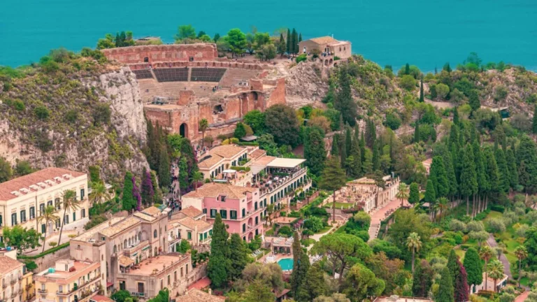 Dining Near Isola Bella: Beach Restaurants & Seafood in Taormina