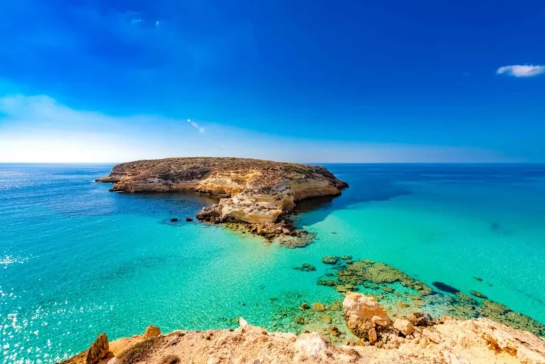 Romantic Getaway in Taormina: Couples Guide to Beachfront Bliss